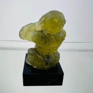 Szklana figurka małpy- nie słyszę