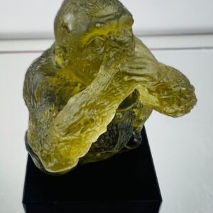 Szklana figurka małpy- nie mówię