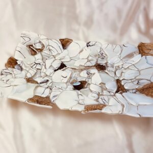 Artystyczna patera szklana – biało-beżowa, handmade