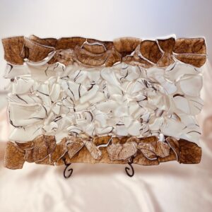 Patera szklana dekoracyjna biało-beżowa handmade – szkło artystyczne