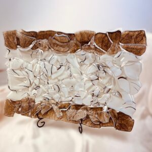 Patera szklana dekoracyjna biało-beżowa handmade – szkło artystyczne