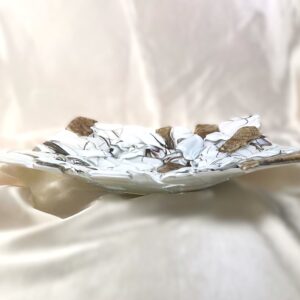 Artystyczna patera szklana – biało-beżowa, handmade
